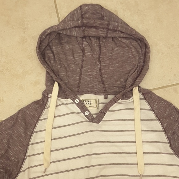 Long sleeved hooded shirt Size Medium - Picture 2 of 4